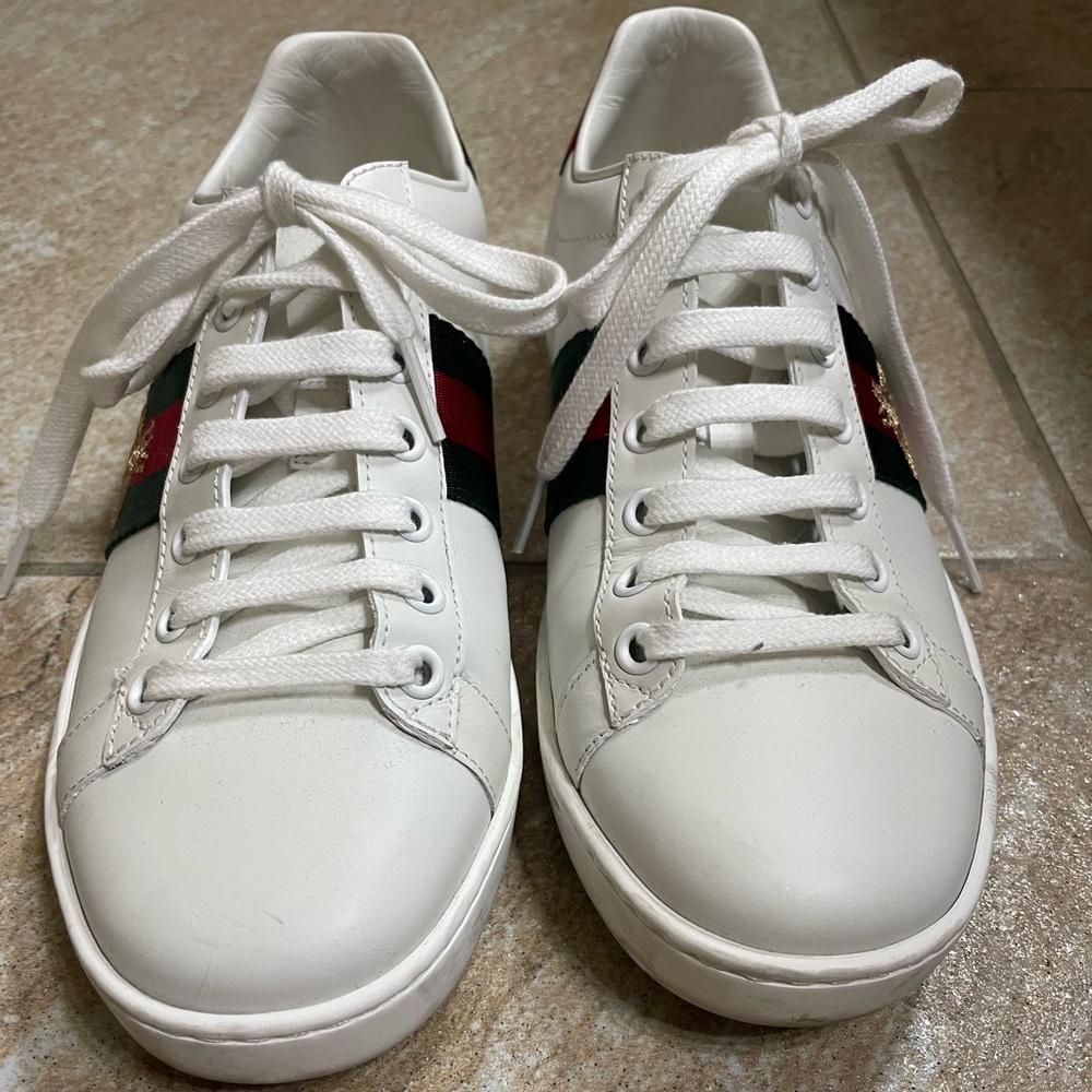 Gucci womens ace sneaker with bee